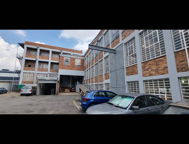 6,600M² WAREHOUSE FOR SALE IN NEW CENTRE